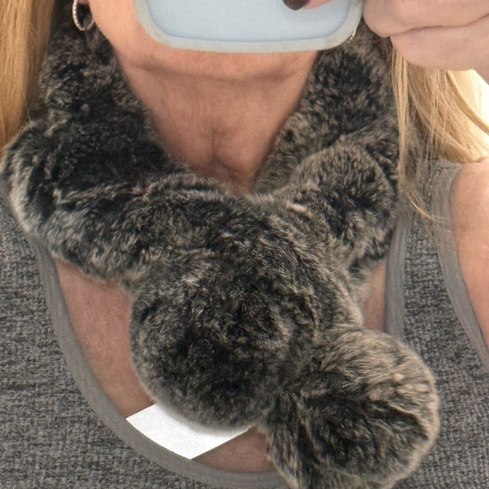NWT Luxurious Real Fur Scarf in Gray